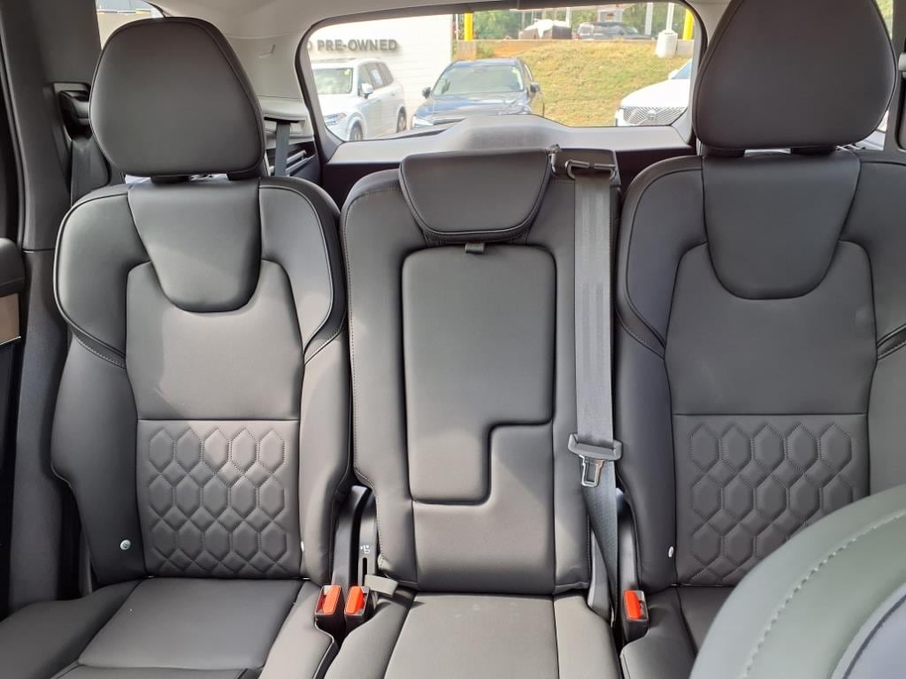 2025 Volvo XC90 Core - Photo 15