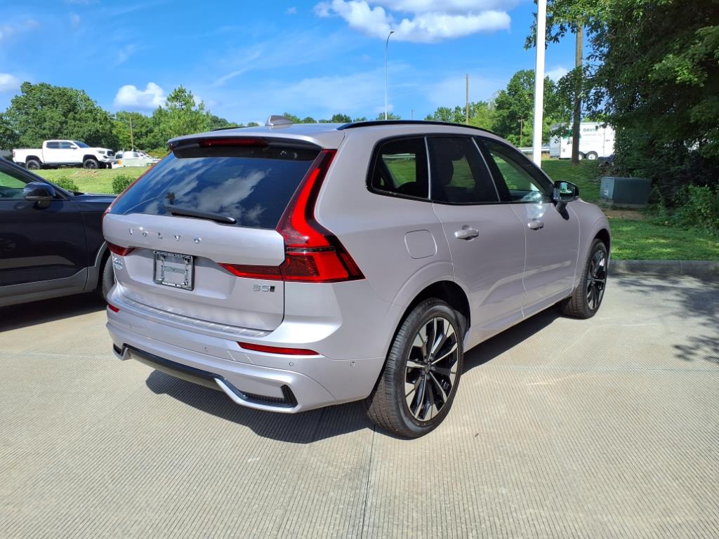 2026 Volvo XC60 B5 Plus photo 3