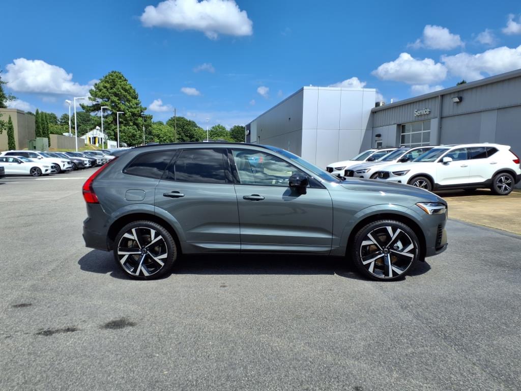 2026 Volvo XC60 Hybrid T8 photo 2