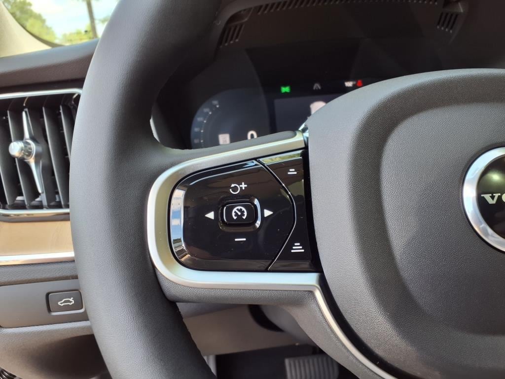 2026 Volvo XC60 Plus - Photo 22