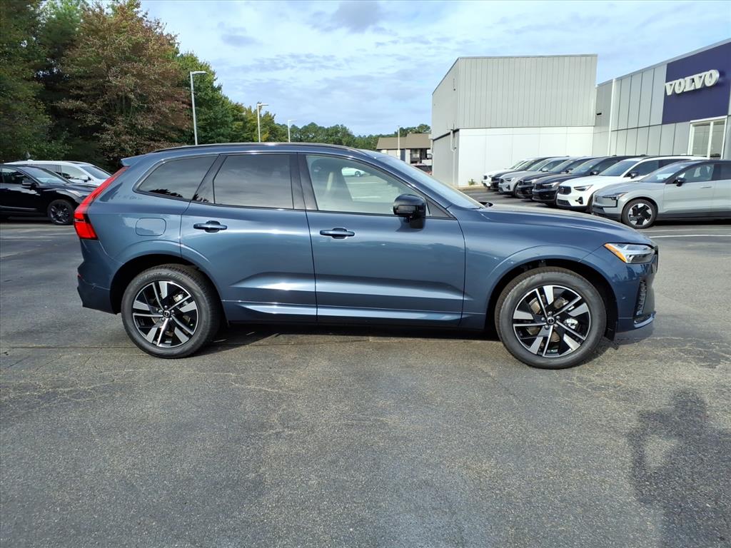 2026 Volvo XC60 B5 Plus photo 2