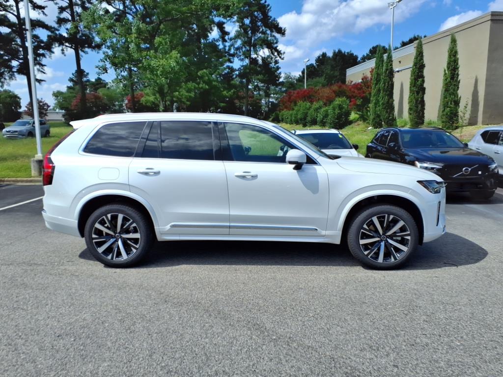 2026 Volvo XC90 B5 Core photo 2