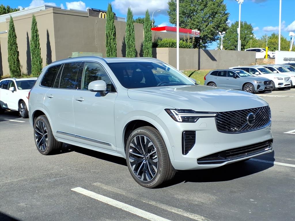 2026 Volvo XC90 Plus's photo