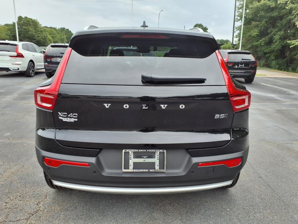 2025 Volvo XC40 Plus photo 4