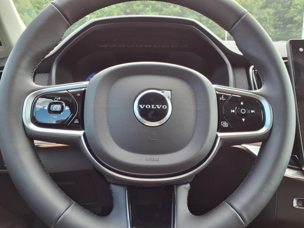 2026 Volvo XC90 Plus - Photo 24