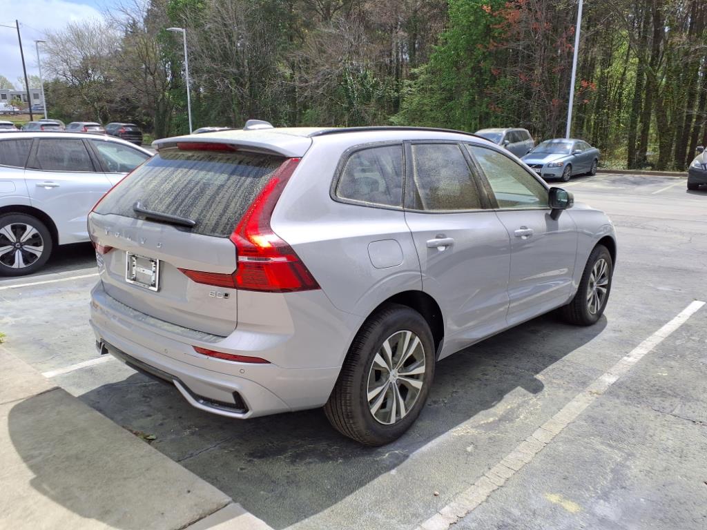 2025 Volvo XC60 B5 Core photo 3
