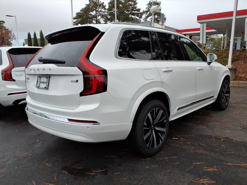 2026 Volvo XC90 B5 Core photo 2