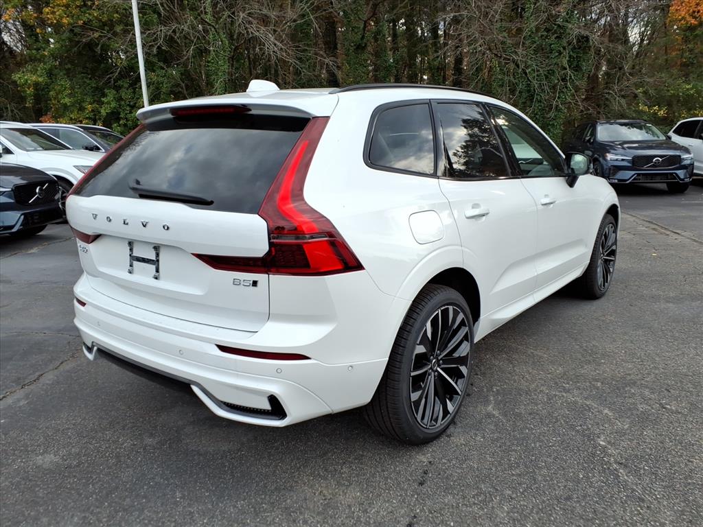 2026 Volvo XC60 B5 photo 3