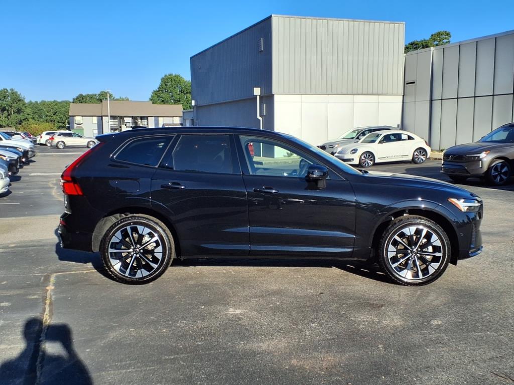 2026 Volvo XC60 B5 Plus photo 2