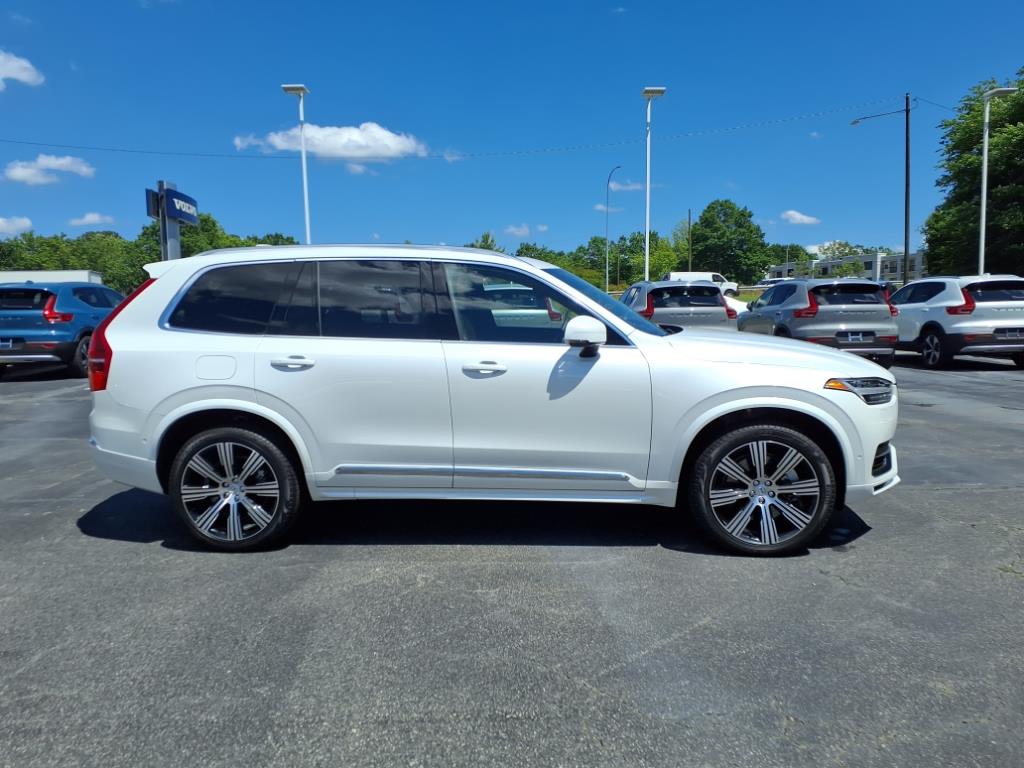 2025 Volvo XC90 T8 photo 2