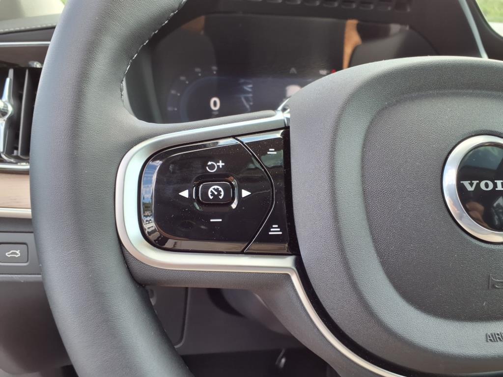2025 Volvo XC90 Core - Photo 22