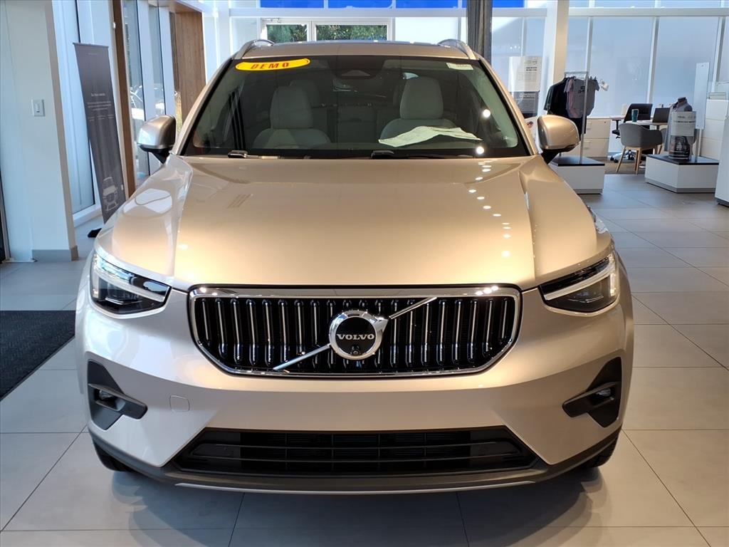 Certified 2024 Volvo XC40 B5 Plus Bright suv