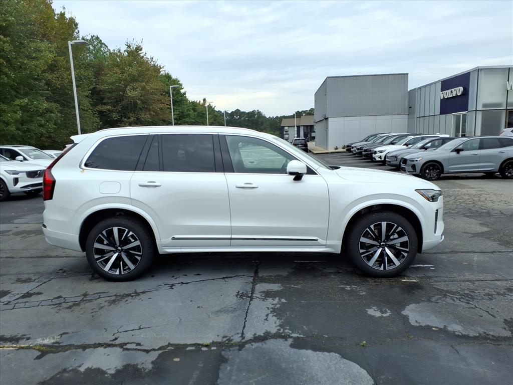 2026 Volvo XC90 Core photo 2