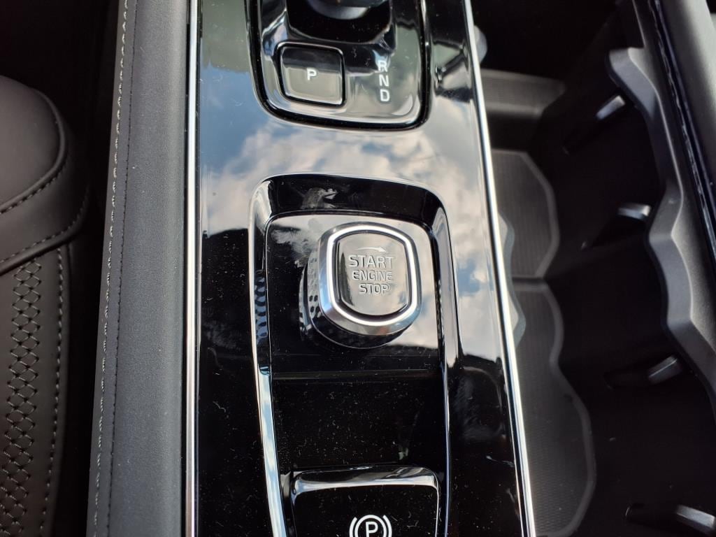 2025 Volvo XC90 Core - Photo 20