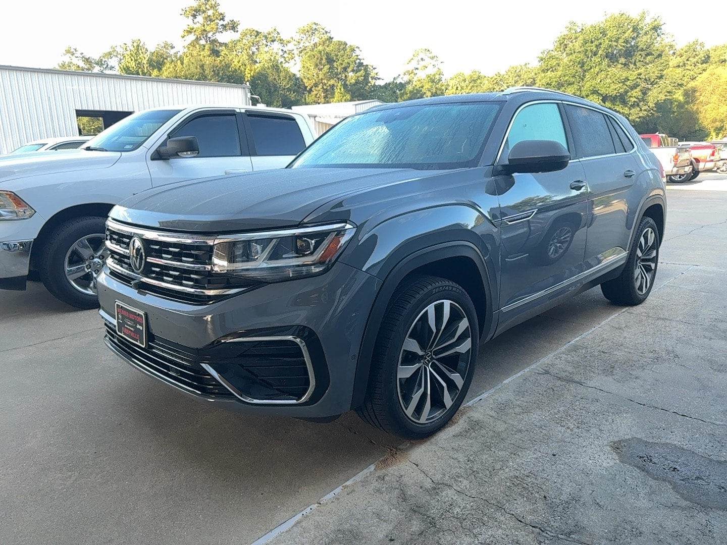 2023 Volkswagen Atlas Cross Sport SEL Premium R-Line's photo