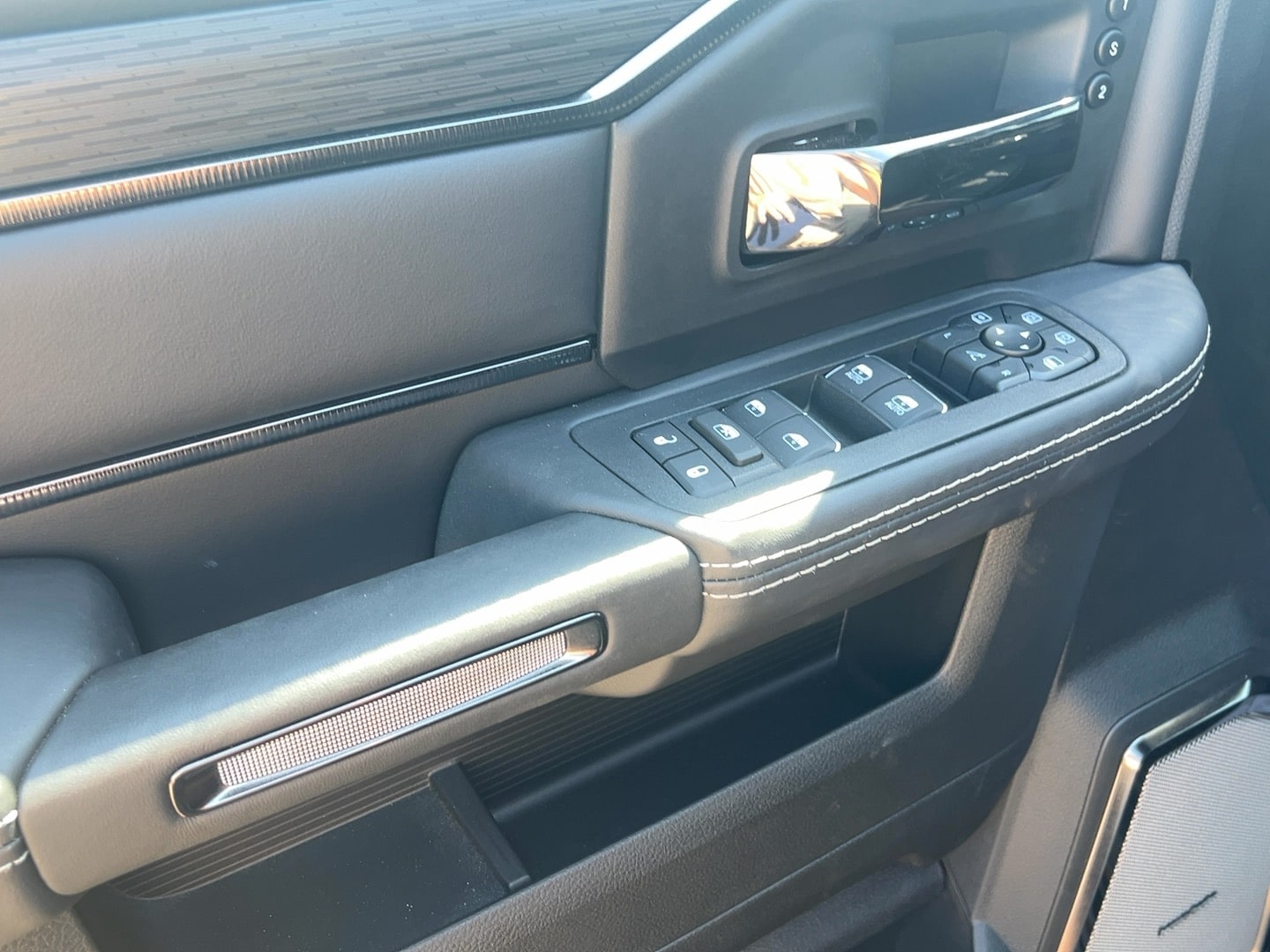 2026 RAM 2500 Rebel - Photo 9