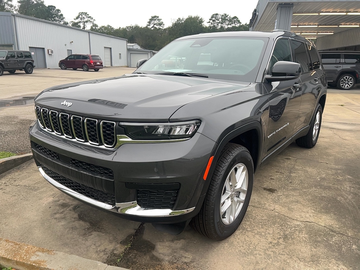 2025 Jeep Grand Cherokee L Laredo's photo