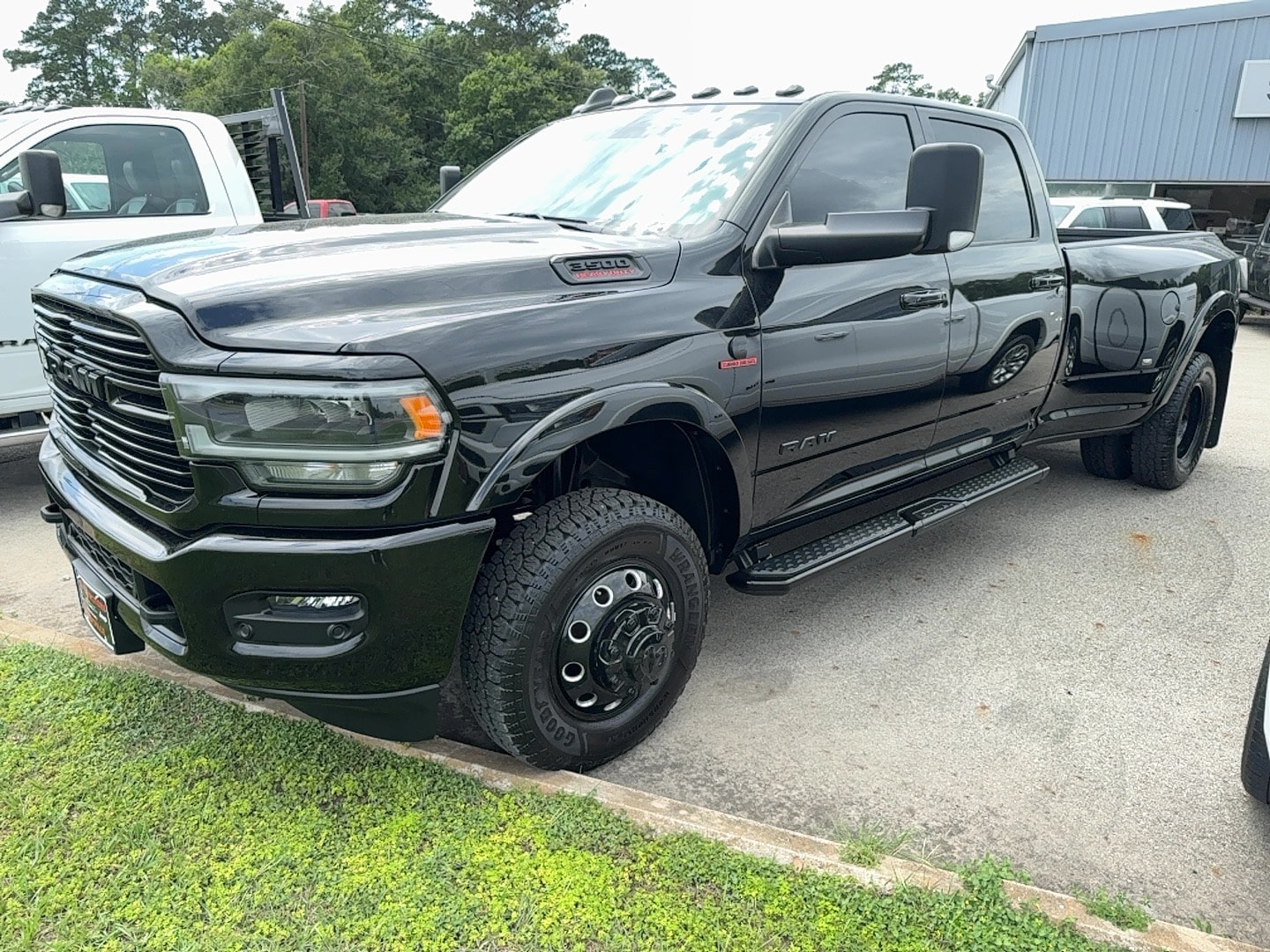 2022 RAM 3500 Laramie 4X4 Crew Cab LWB's photo