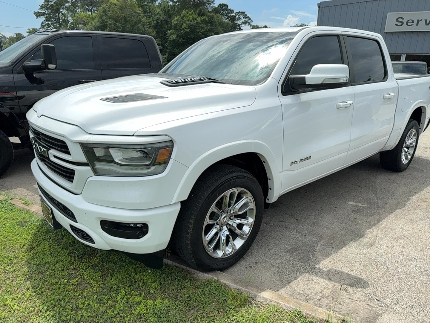 2022 RAM 1500 Laramie 4x4 Crew Cab 5'7's photo