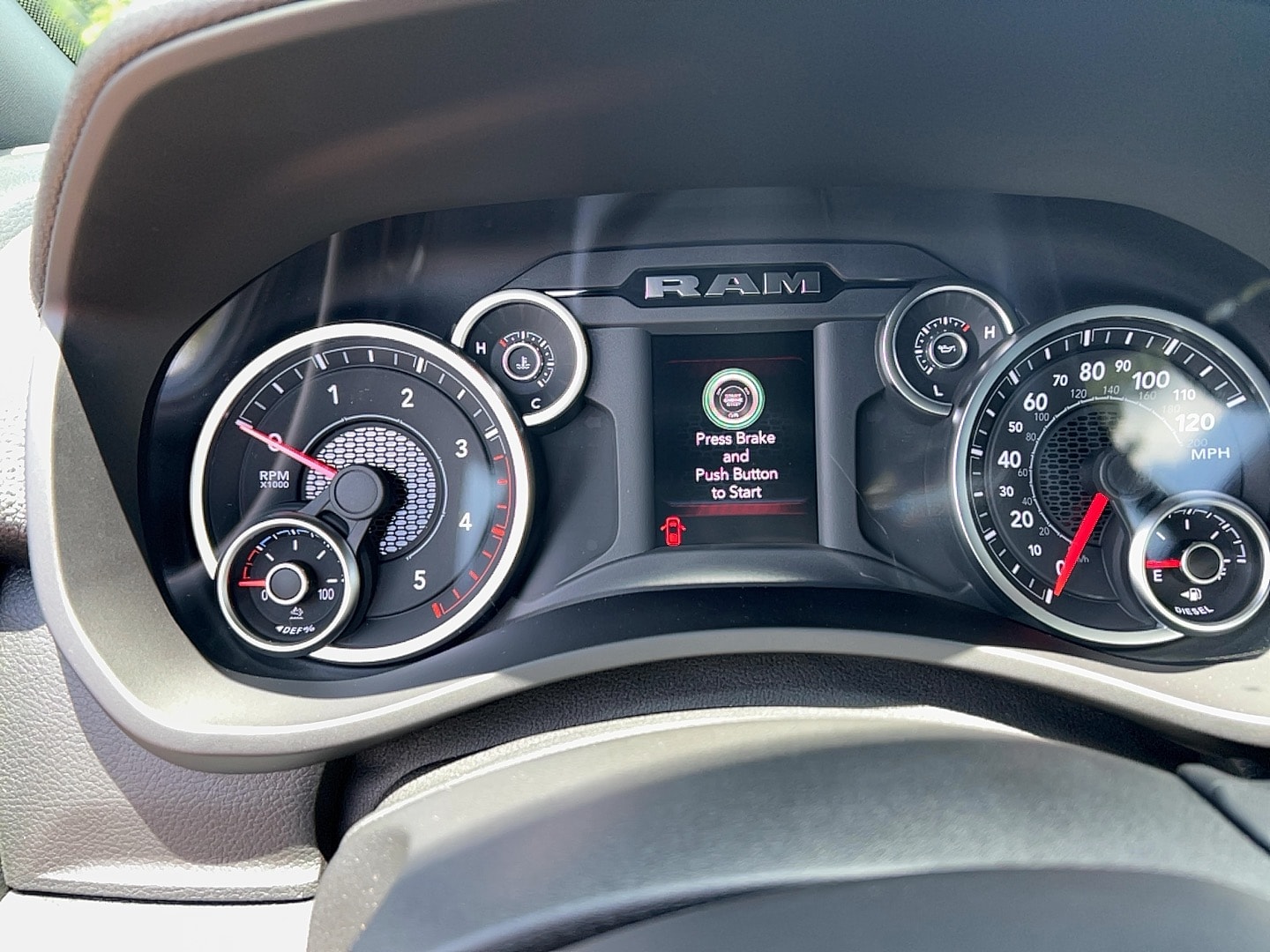 2025 RAM 2500 Tradesman - Photo 10