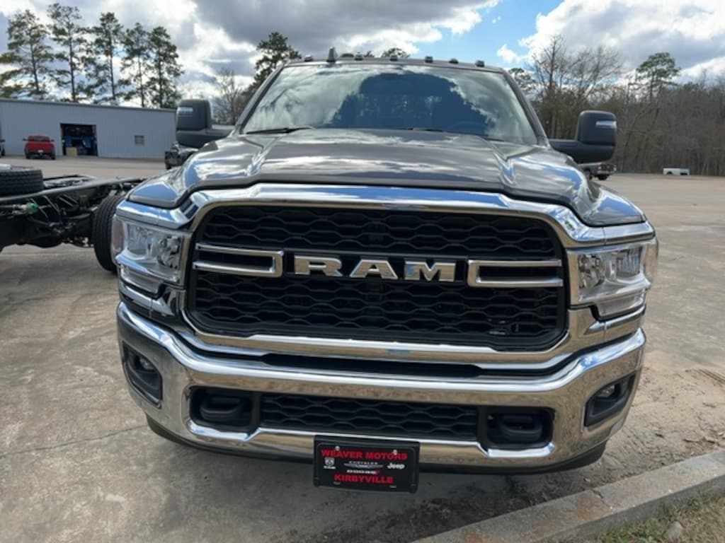 New 2024 Ram 3500 Chassis Cab 3500 TRADESMAN CREW CAB CHASSIS 4X4 60
