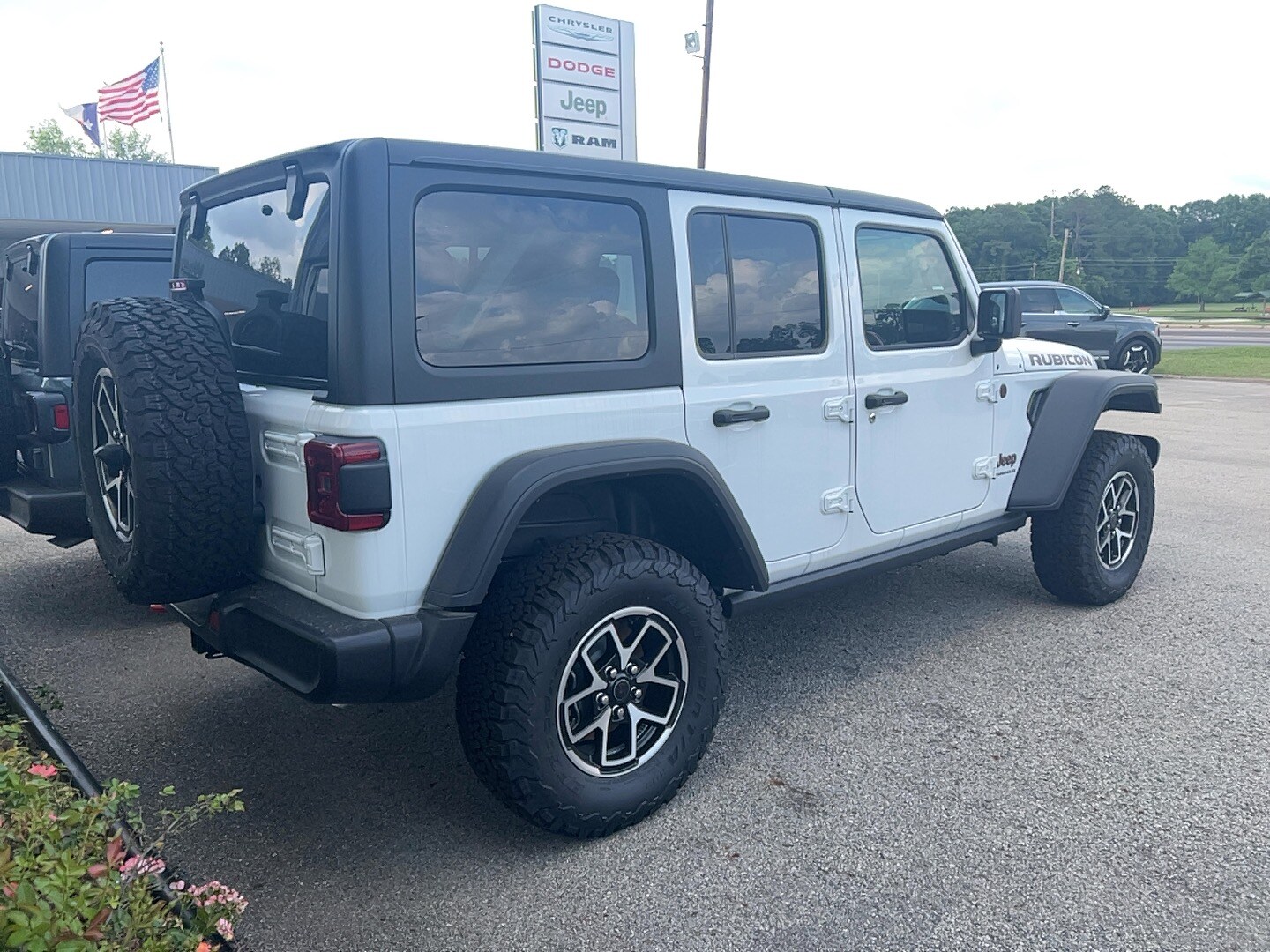 2025 Jeep Wrangler Rubicon photo 3