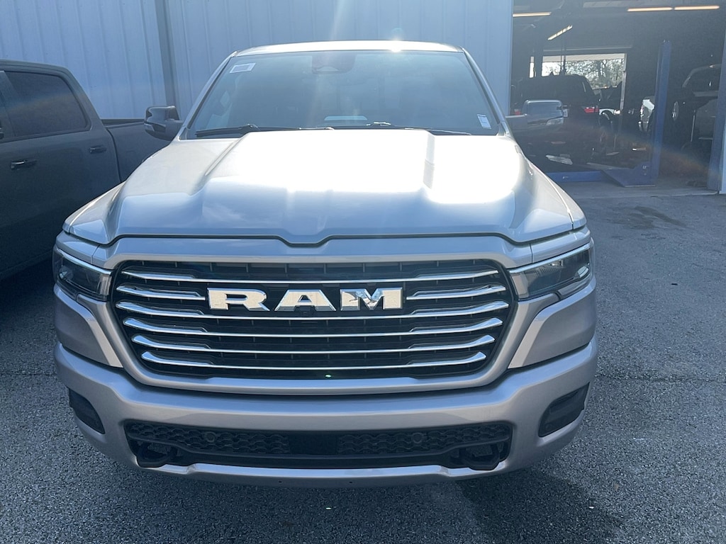 New 2026 Ram 1500 LRM CRW LARAMIE CREW CAB 4X4 5'7 BOX Pickup