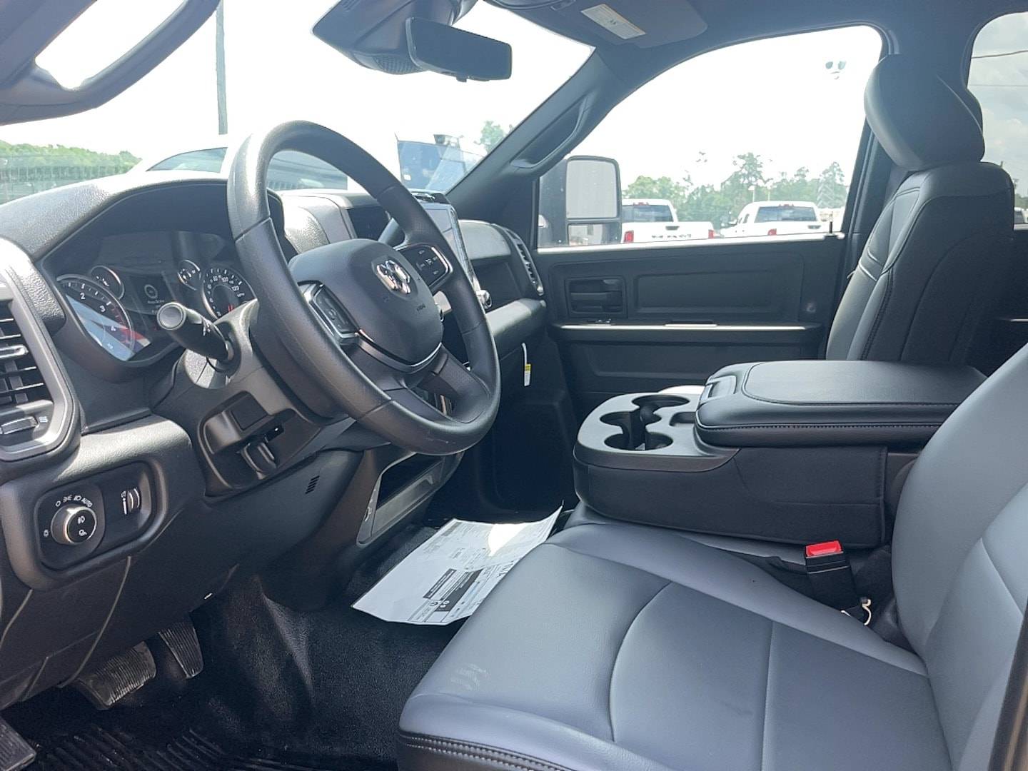 2025 RAM 3500 Chassis Tradesman - Photo 8