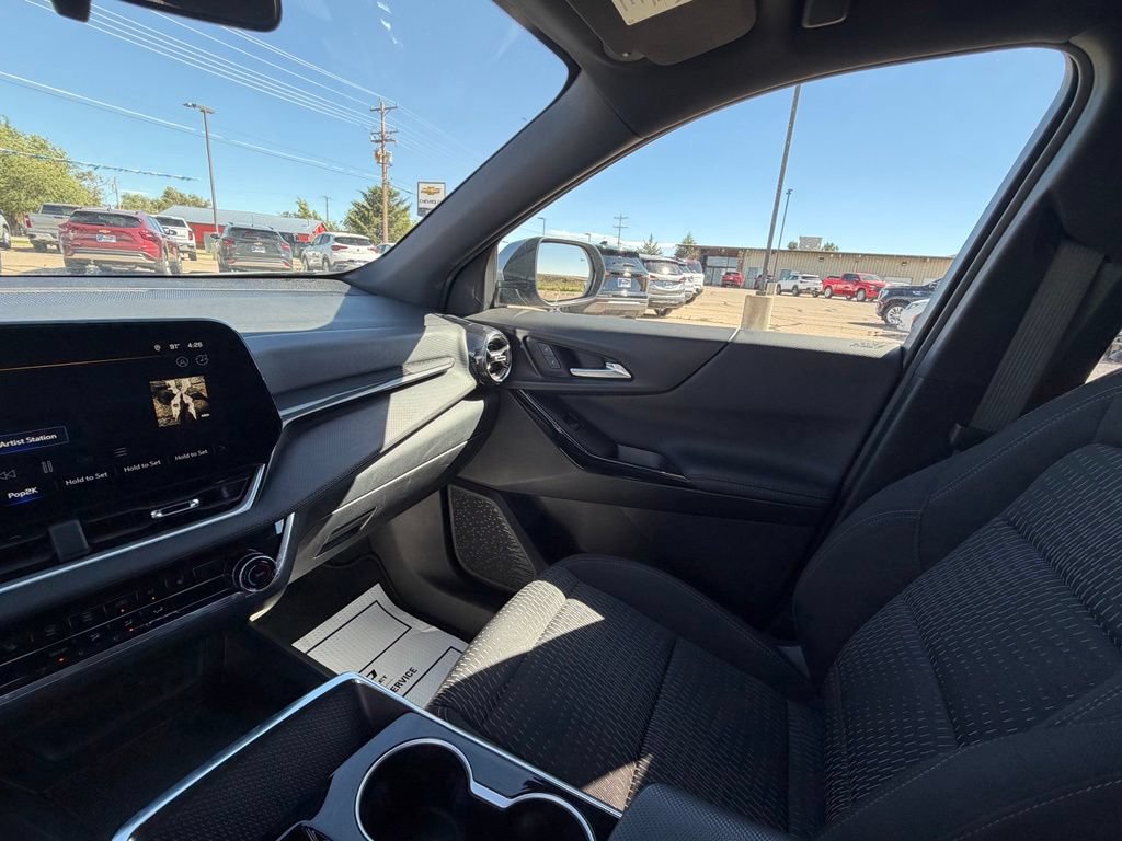 2025 Chevrolet Equinox LT - Photo 28