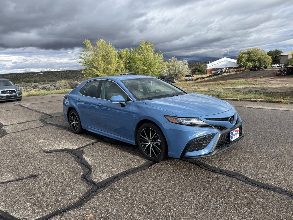 2024 Toyota Camry SE's photo