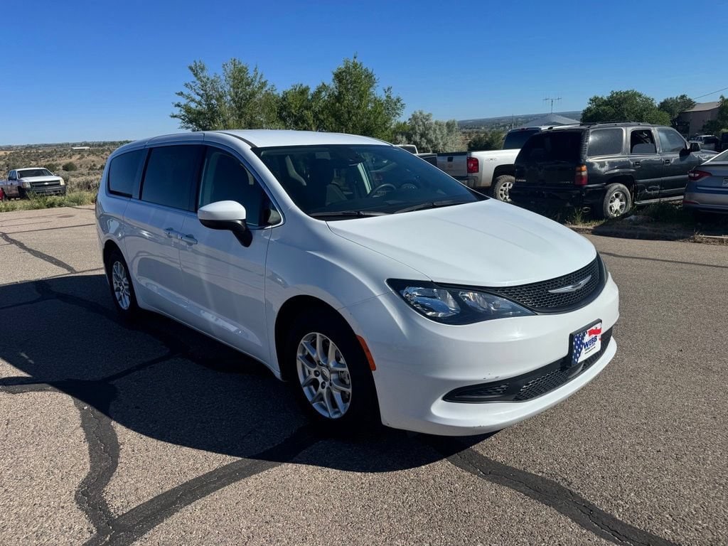 2023 Chrysler Voyager LX's photo