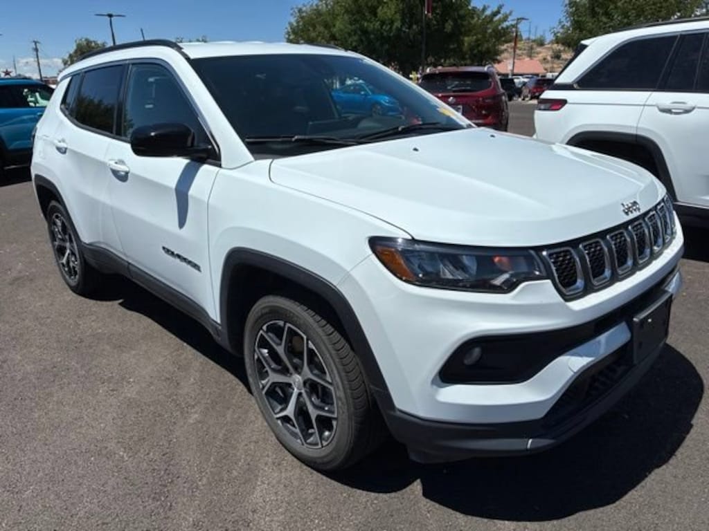 Used 2024 Jeep Compass Latitude