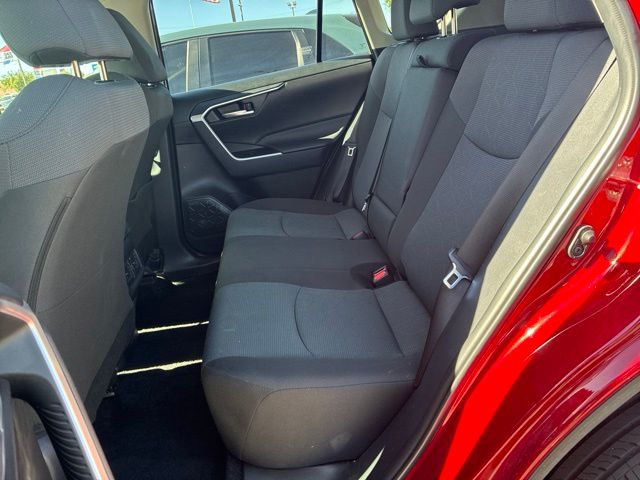 2025 Toyota RAV4 XLE - Photo 7