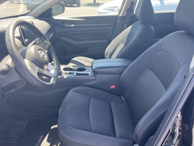 2025 Nissan Altima SV - Photo 9