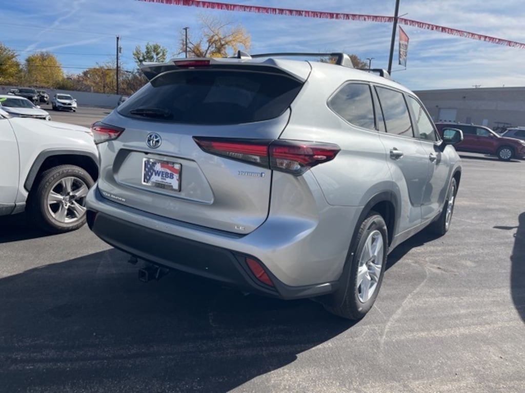 Used 2024 Toyota Highlander Hybrid LE SUV