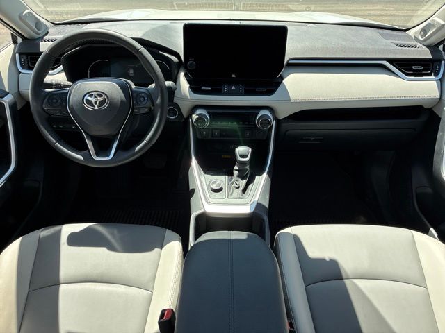2025 Toyota RAV4 XLE Premium - Photo 8