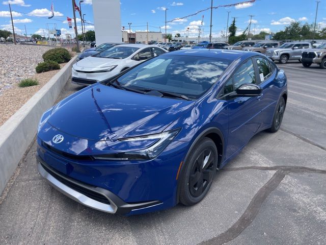 2026 Toyota Prius SE's photo