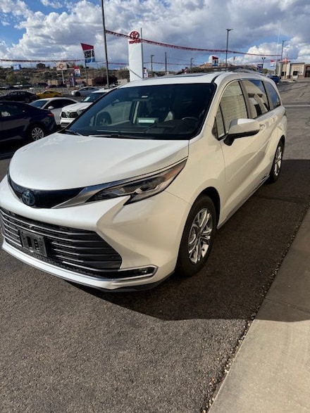 2022 Toyota Sienna Platinum 7 Passenger Van Passenger Van