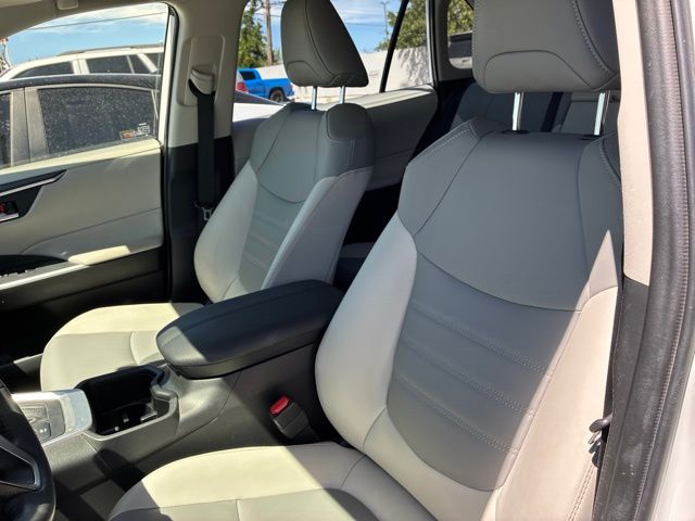 2025 Toyota RAV4 XLE Premium - Photo 9