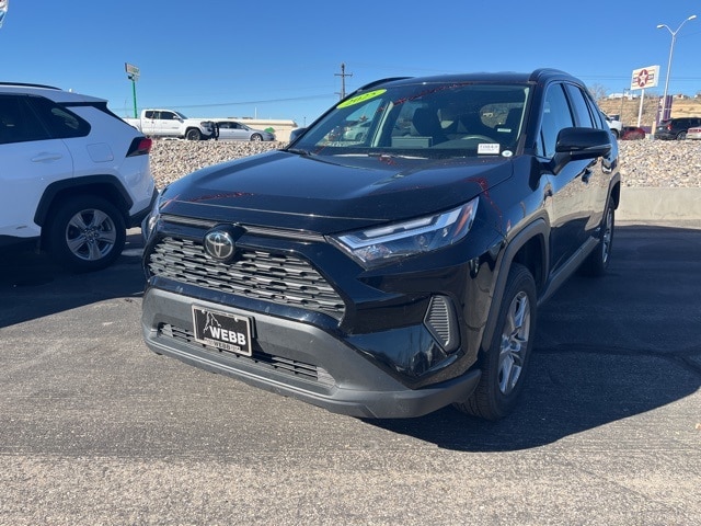 2025 Toyota RAV4 XLE's photo