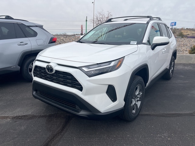 2025 Toyota RAV4 XLE's photo