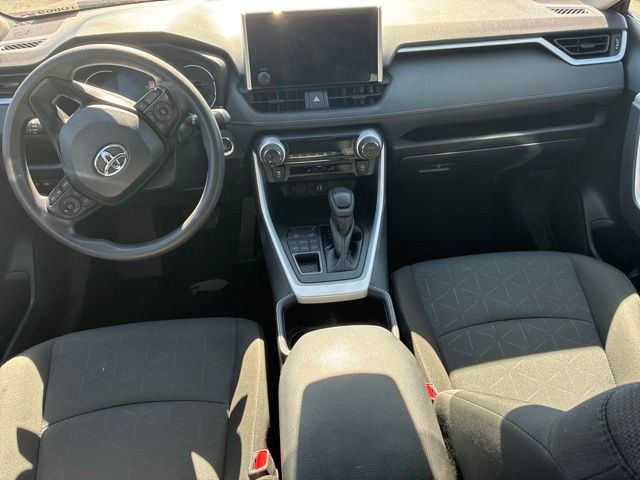 2025 Toyota RAV4 XLE - Photo 8