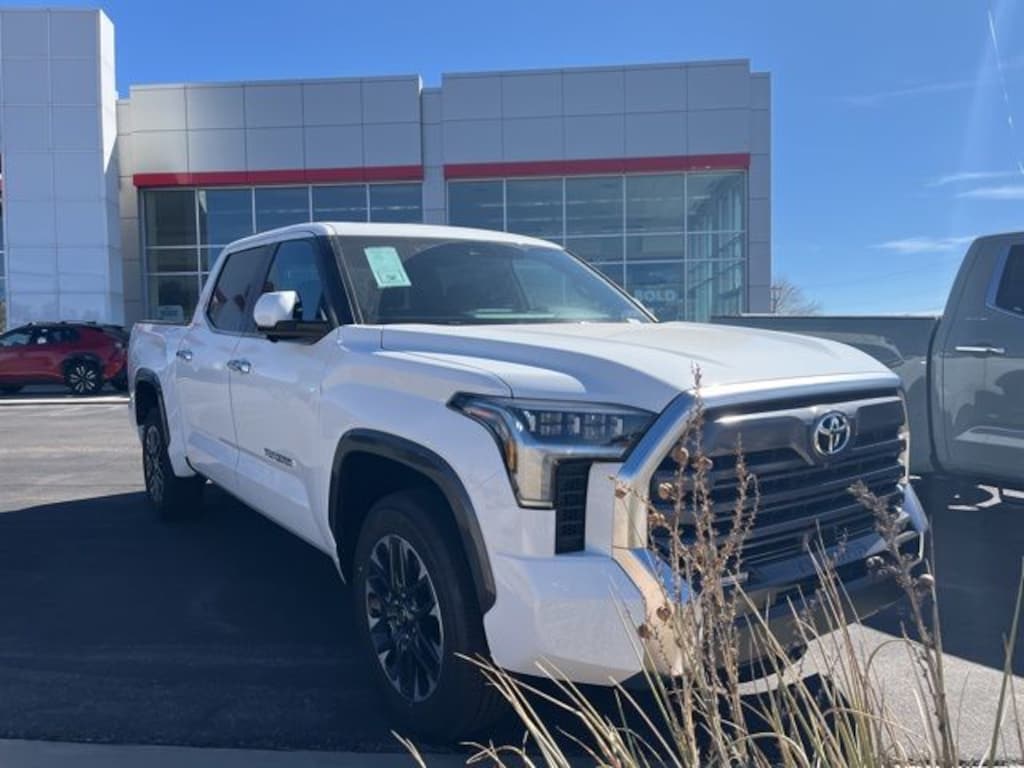 New 2026 Toyota Tundra Limited LIMITED CREWMAX 5.5