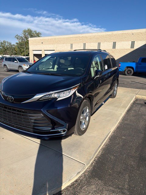 2026 Toyota Sienna Limited 7 PASSENGER