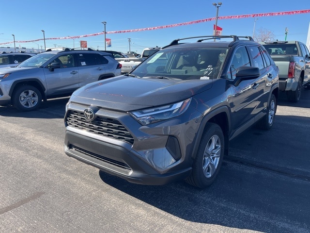 2025 Toyota RAV4 LE's photo