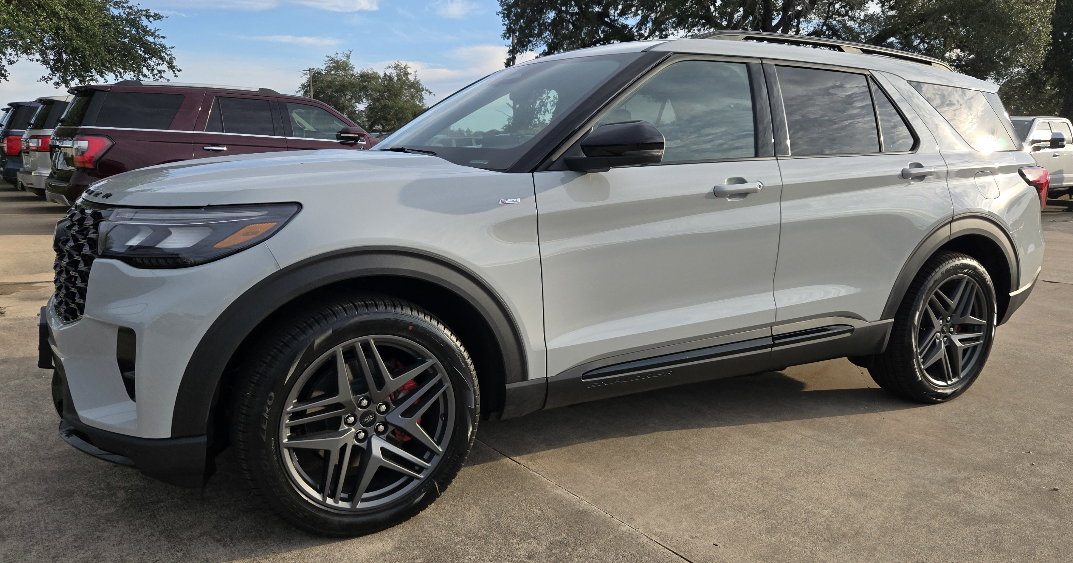 2027 Ford Explorer ST-Line SUV