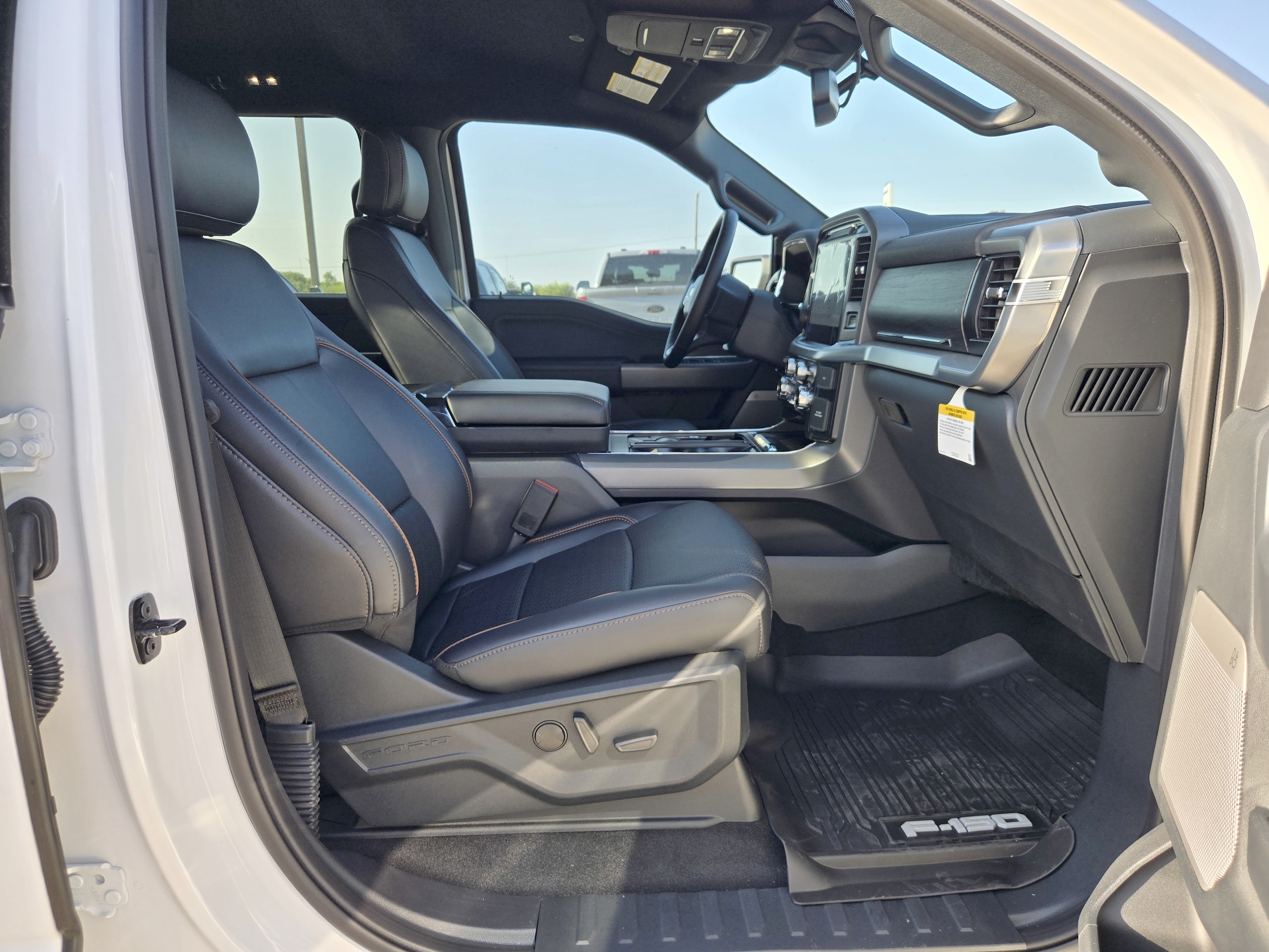 2025 Ford F-150 Lariat - Photo 15