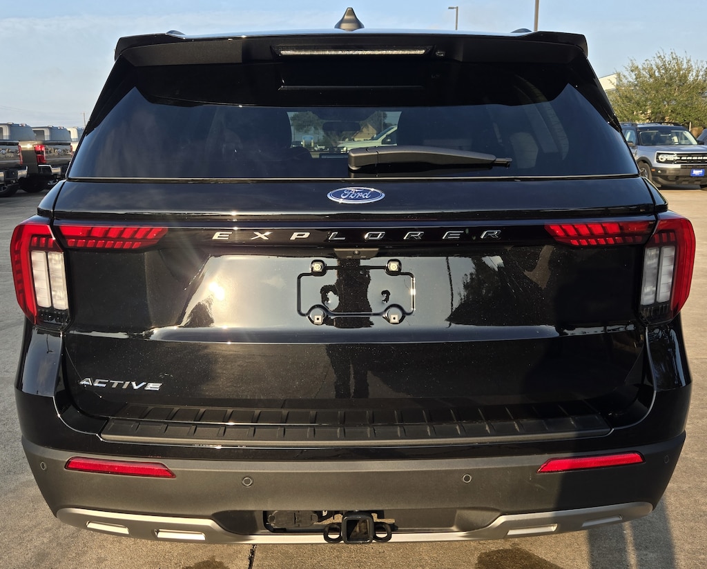 2026 Ford Explorer photo 3