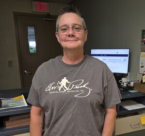 Staff member Shelley Smith from ID_2822a805d70c