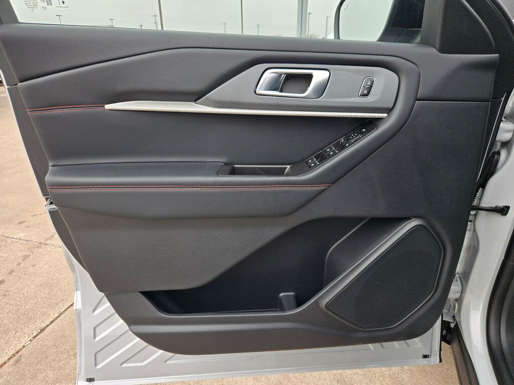 2026 Ford Explorer ST-Line photo 4